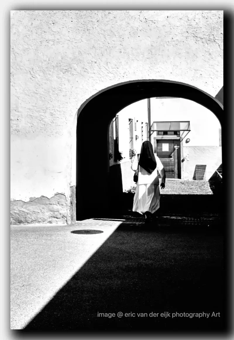 straatfotografie zwart wit tijdloos stadsmoment