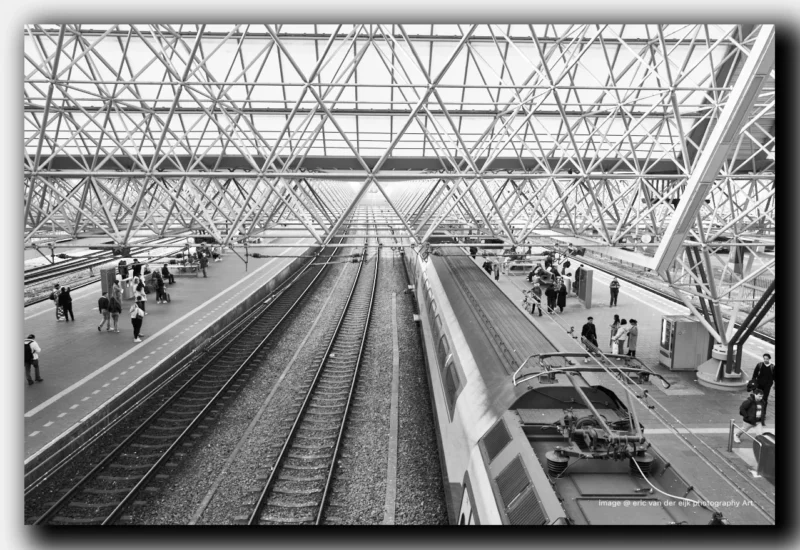 Architectuur treinstation Zaandam met intercity
